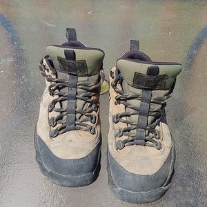 Vasque waterproof hiking boots Women's sz 9